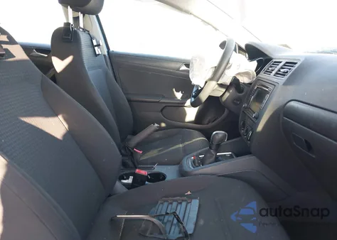 2015 Volkswagen Jetta 2.0L S z USA, uszkodzony, nr VIN 3VW2K7AJ1FM320062